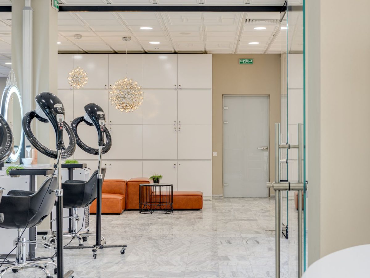 Signalétique de salon : respectez les règles ou risquez gros !