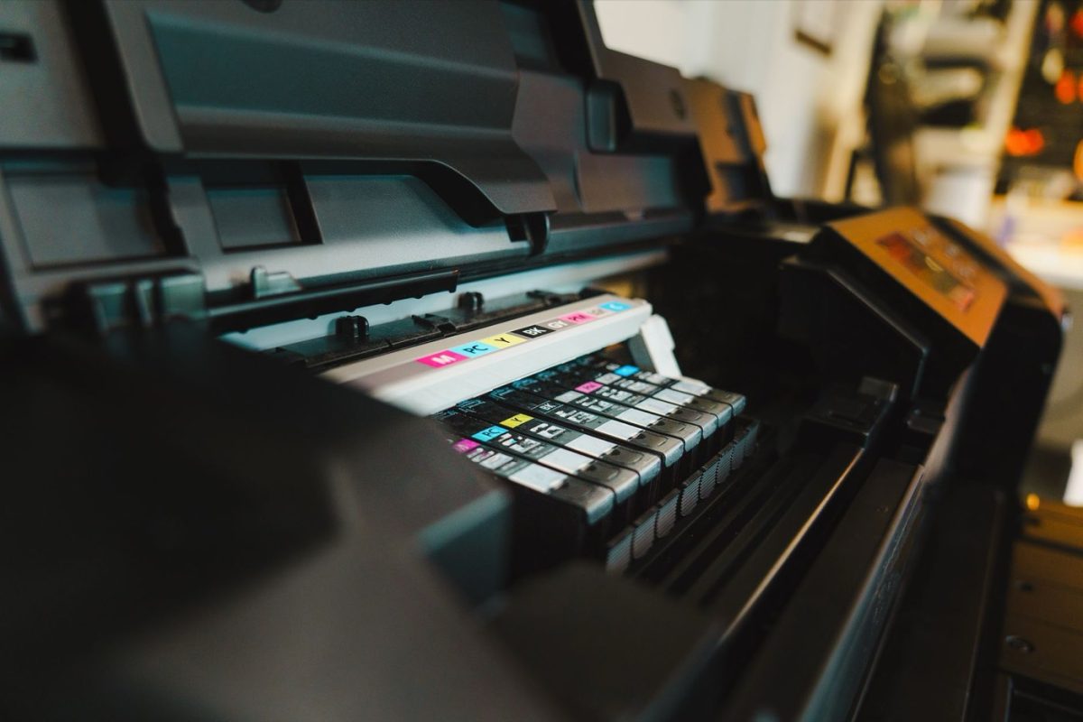 Comparatif badging salons : imprimante portative vs prestataire