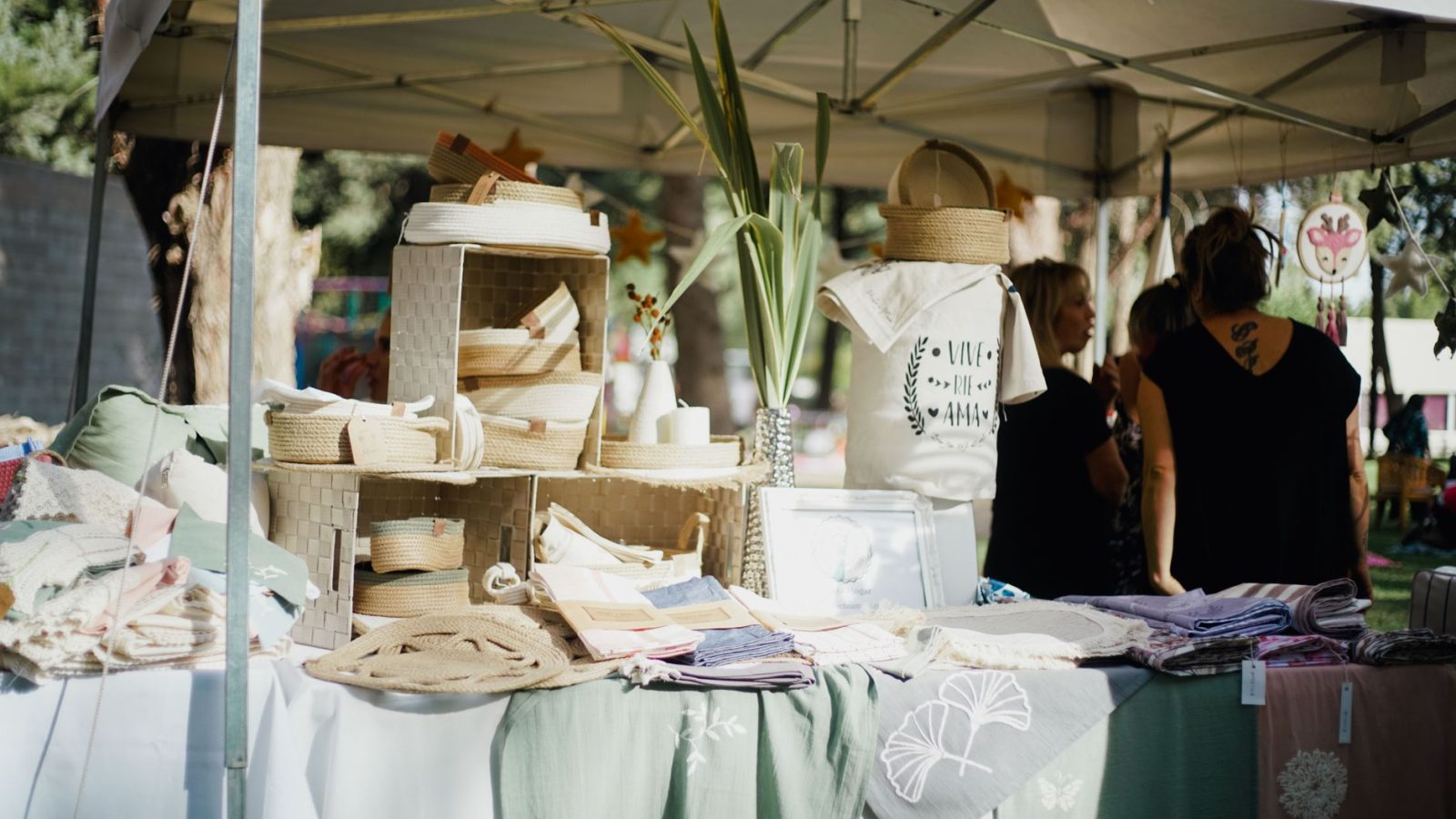 Stand de marché artisanal : préparer son prix autant que sa déco