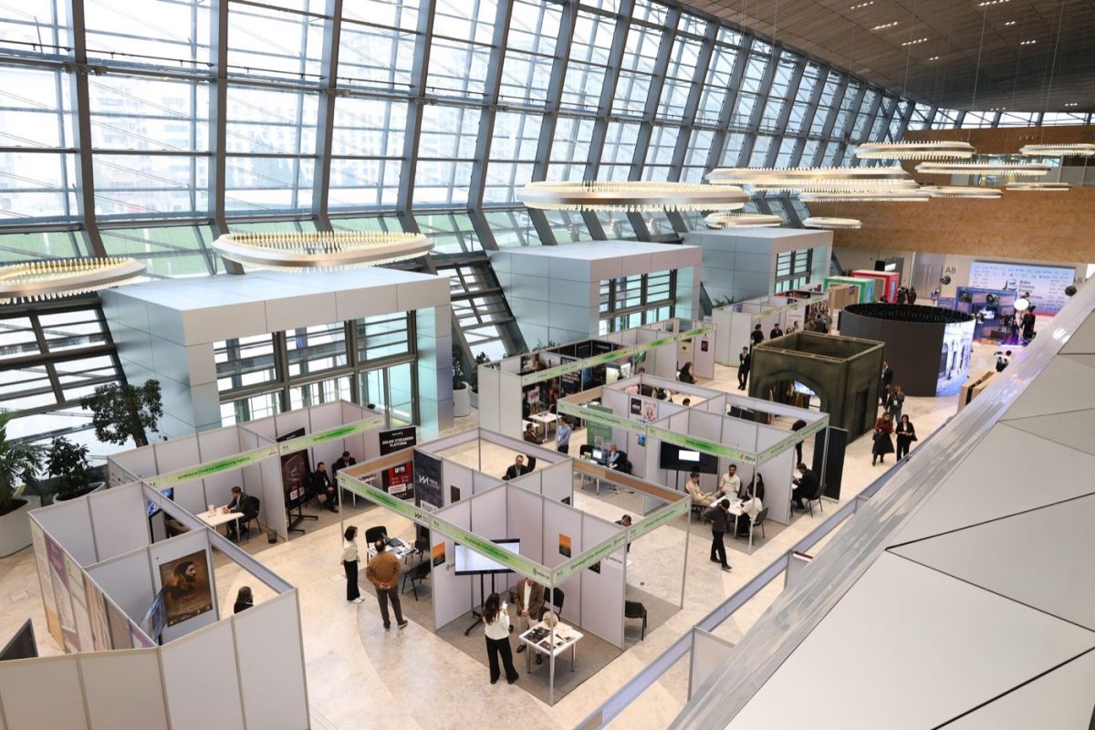 Comparatif stand en plastique vs bois pour salons