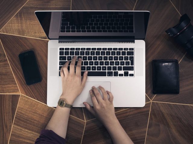 Swapcard et Brella : comparatif pour la gestion des rencontres