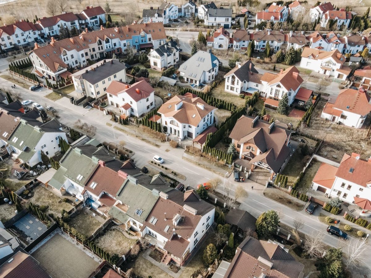 Drone et survol d&rsquo;habitation : la réglementation à connaître avant un
