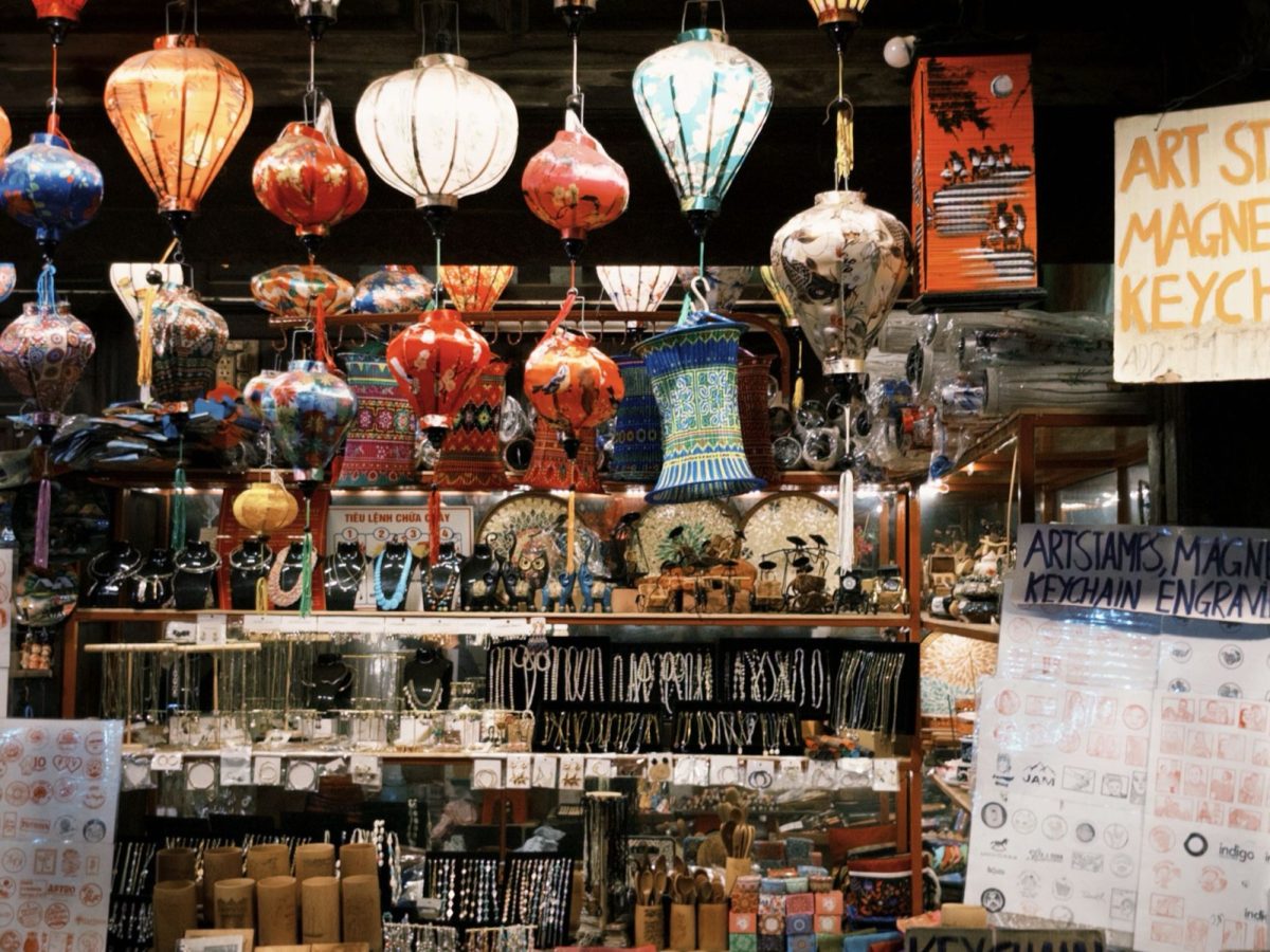 Éclairage et présentoirs de stand artisanal : quel budget prévoir