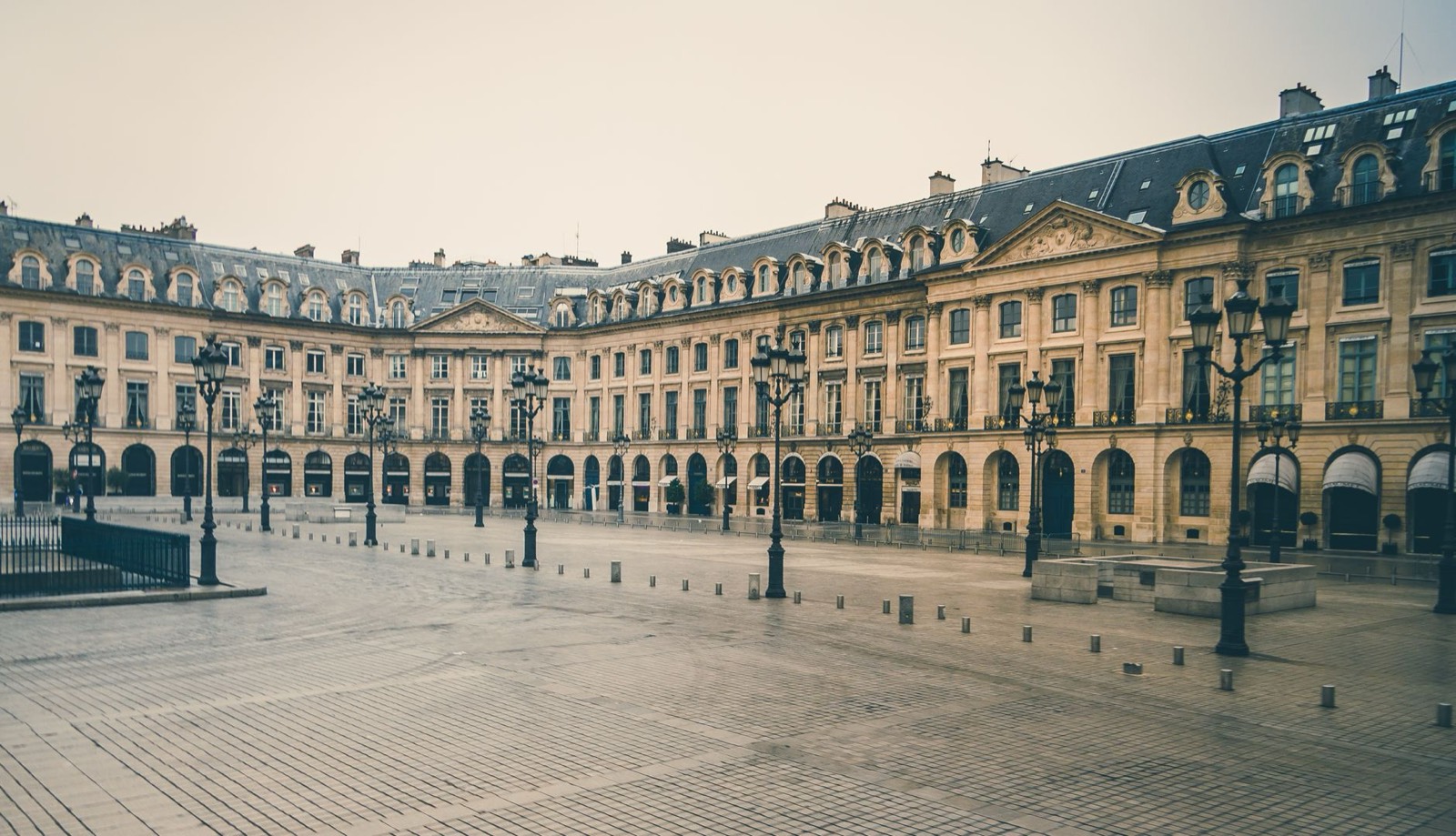 Architecture d'une place historique de Nancy